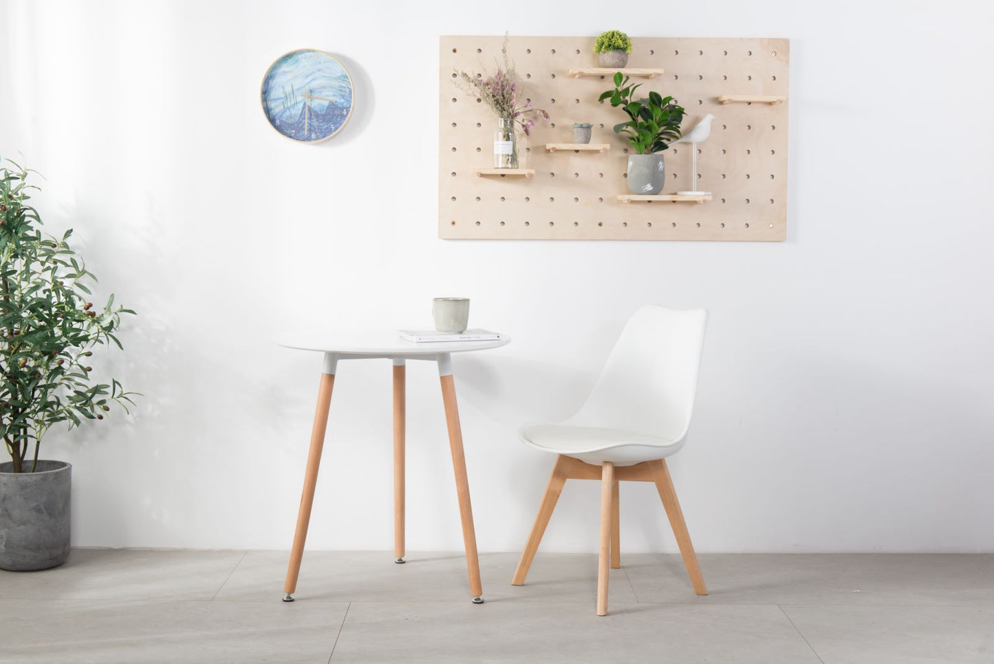 Mesa Eames Circular De Tres Patas De 80 Diámetro